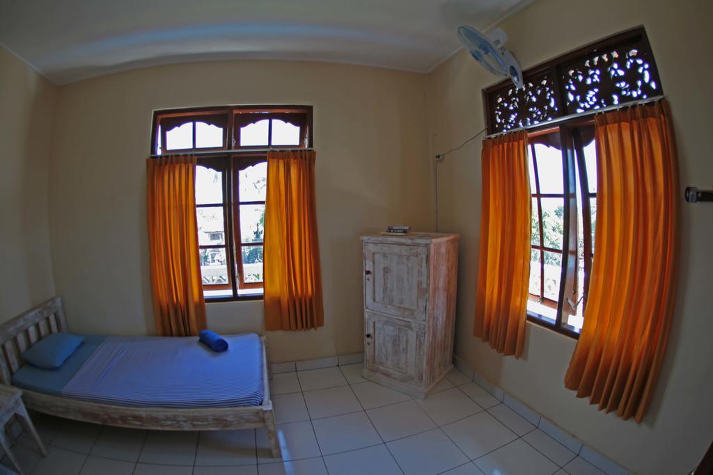 Surfers House Ξενοδοχείο Kuta Lombok Δωμάτιο φωτογραφία